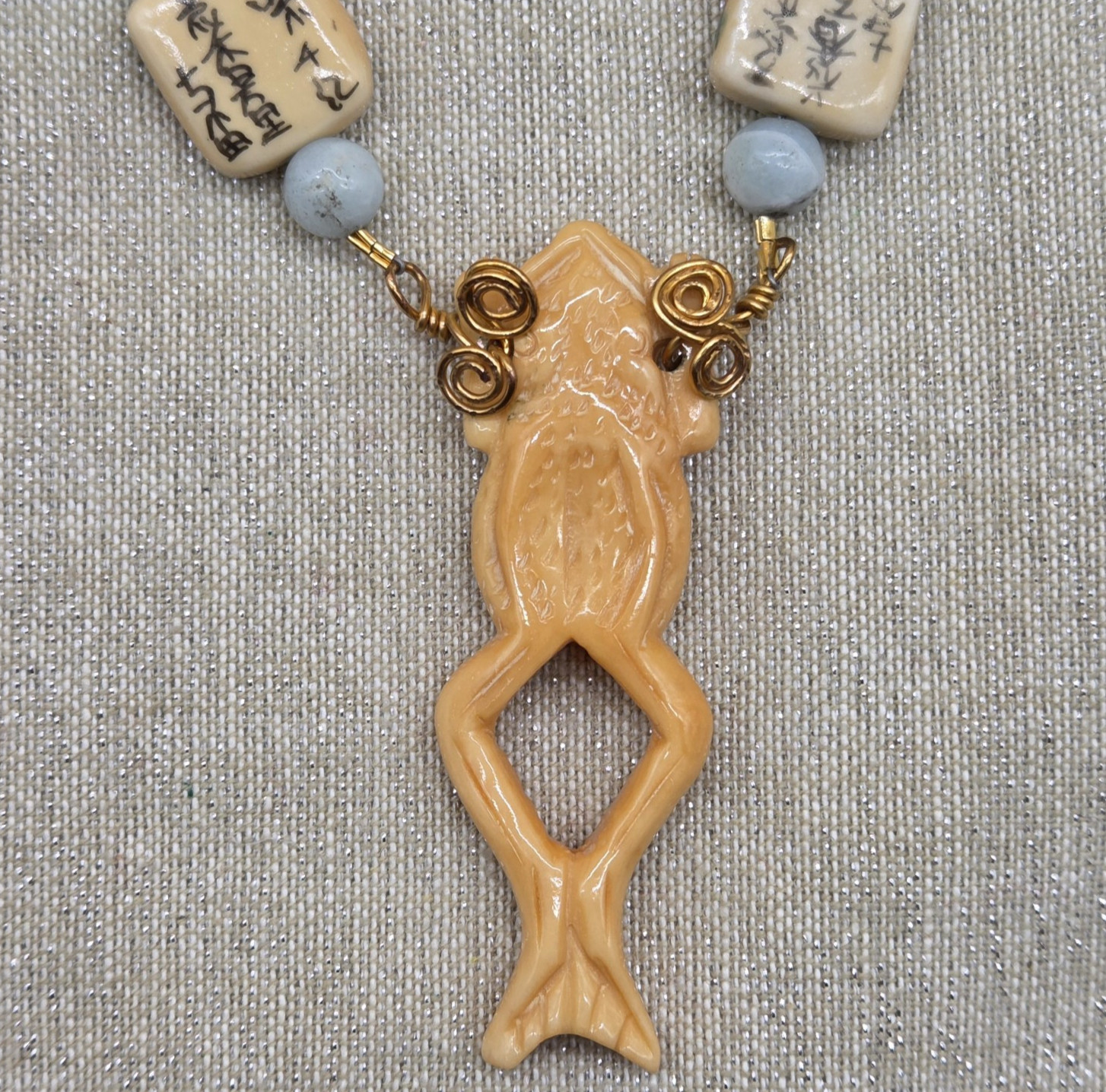 Carved Frog/Lizard/Alligator Reversible Jade/Agate Stone Necklace & Earrings