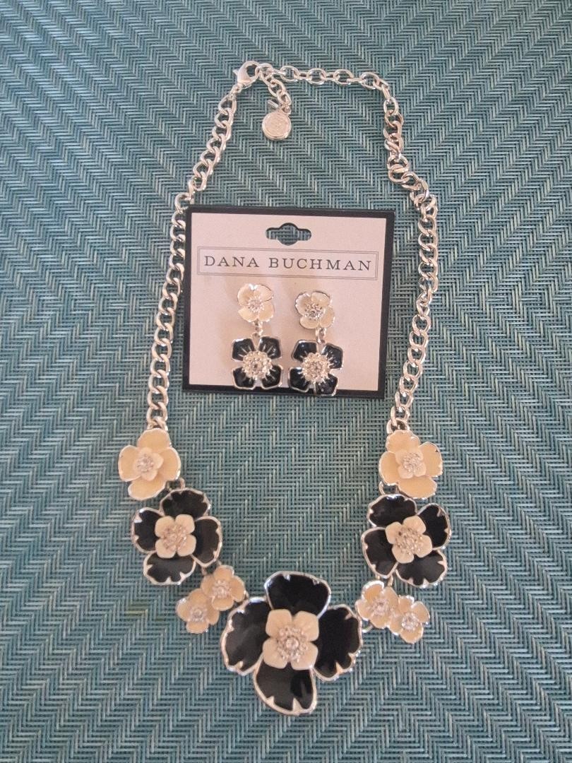 Dana Buchman Silvertone Flower necklace & earrings black/Ivory 17″ enamel