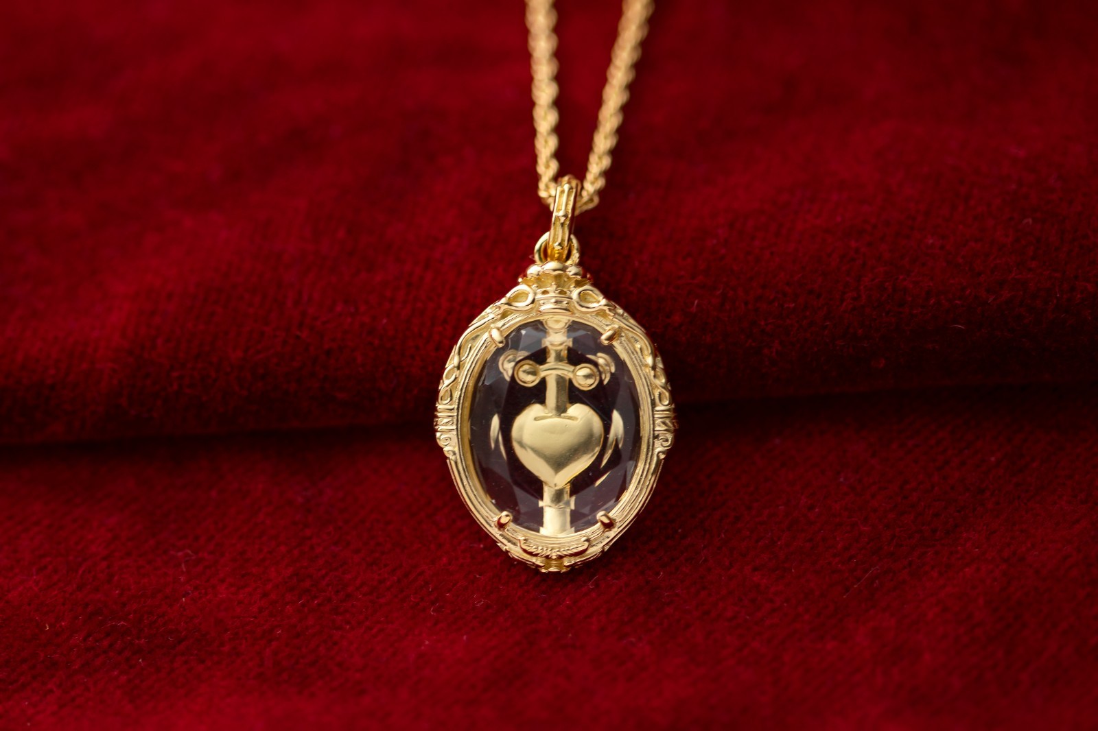Disney X RockLove NEW ‘Snow White’ Dagger Heart Intaglio Pendant Necklace Gold