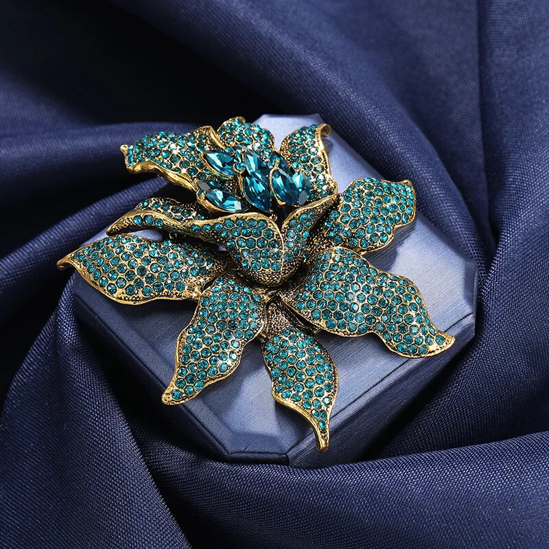 Women Full Crystal Flower Luxury Brooches Lady Casual Banquet Shiny Pins Corsage
