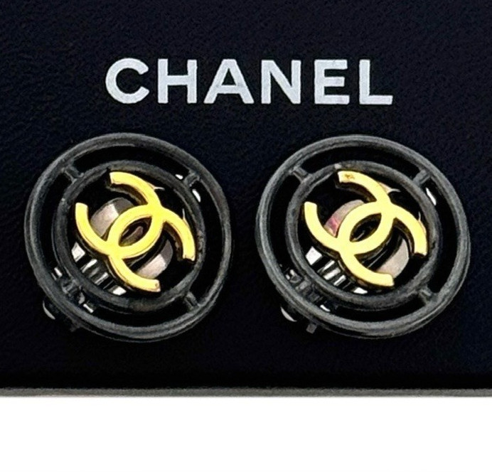CHANEL 96P Round Earrings Coco Mark CC Logo Gold Vintage Clip-On Jewelry JAPAN