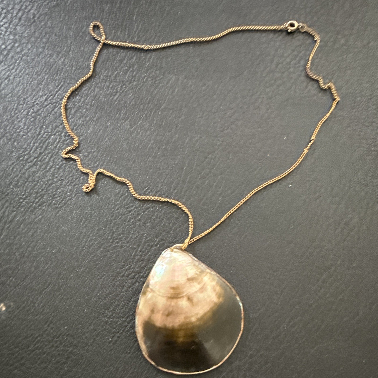 Gold Tone Metal Cable Chain Necklace Teardrop Beige Shell Charm Spring Ring