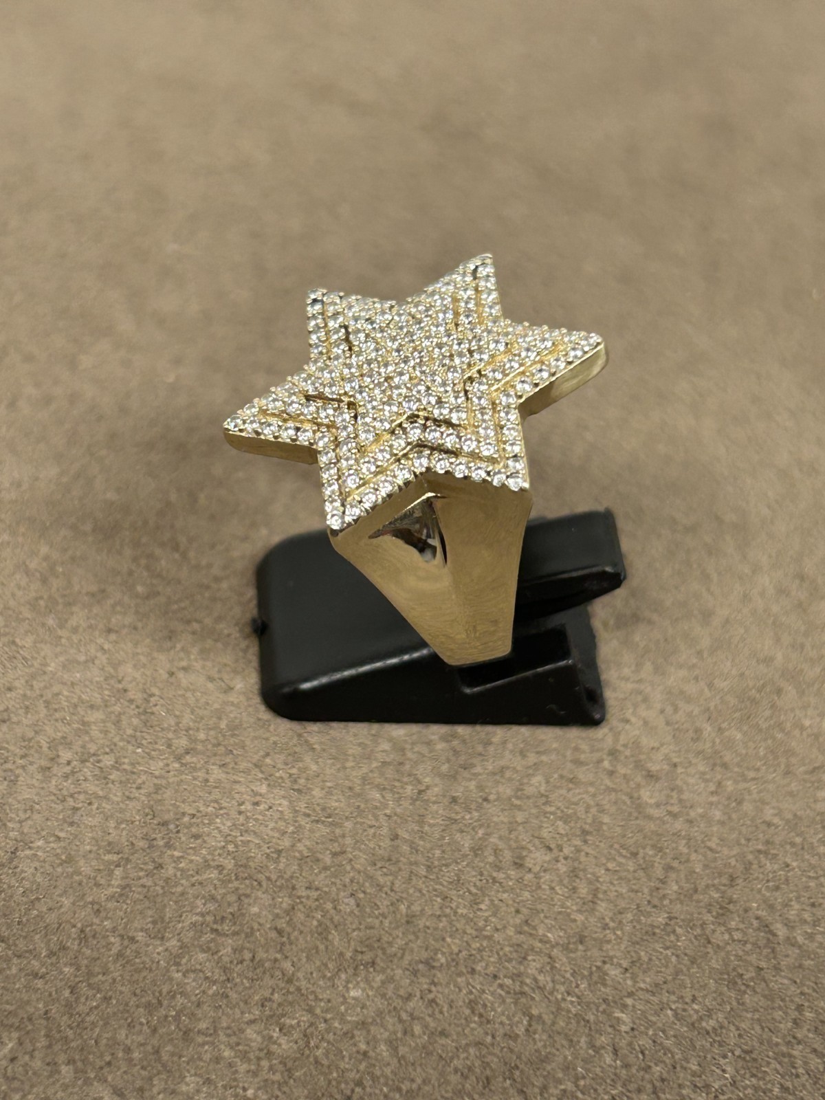 SPARKLY 10K YELLOW GOLD CZ STAR SHAPE RING SIZE 9.25