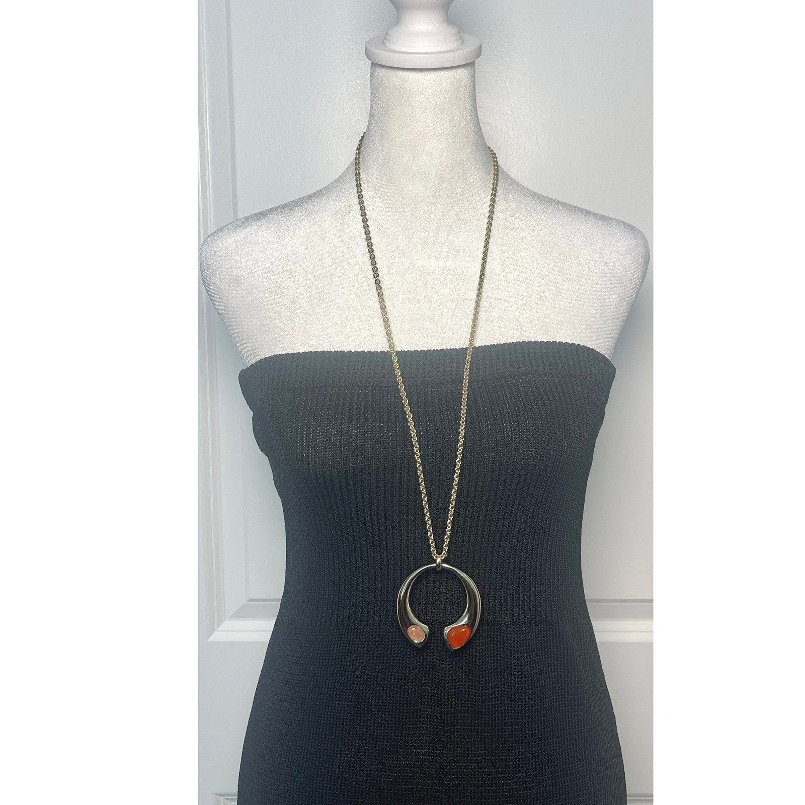 White House Black Market Gold Tone Horseshoe Pendant Necklace Womens Red Pink
