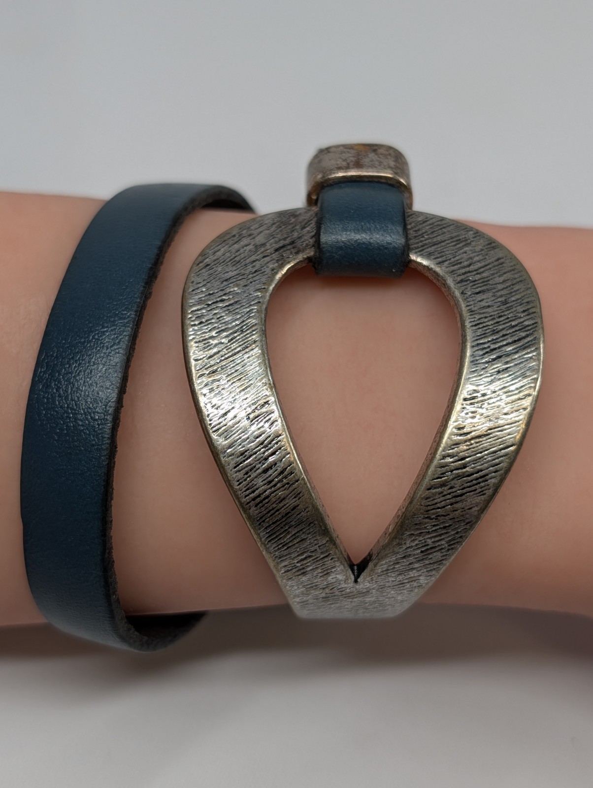 Saachi Vintage Double Wrap Leather Bracelet Teal Silver Teardrop Hardware Estate