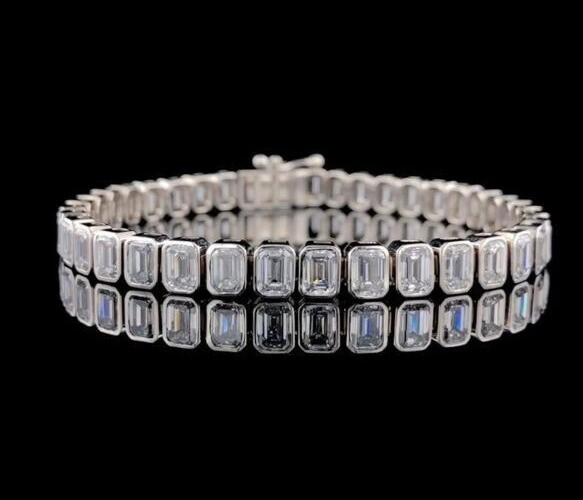 Emerald Simulated Diamond Stunning Bezel Charm Bracelet In 14K White Gold Plated