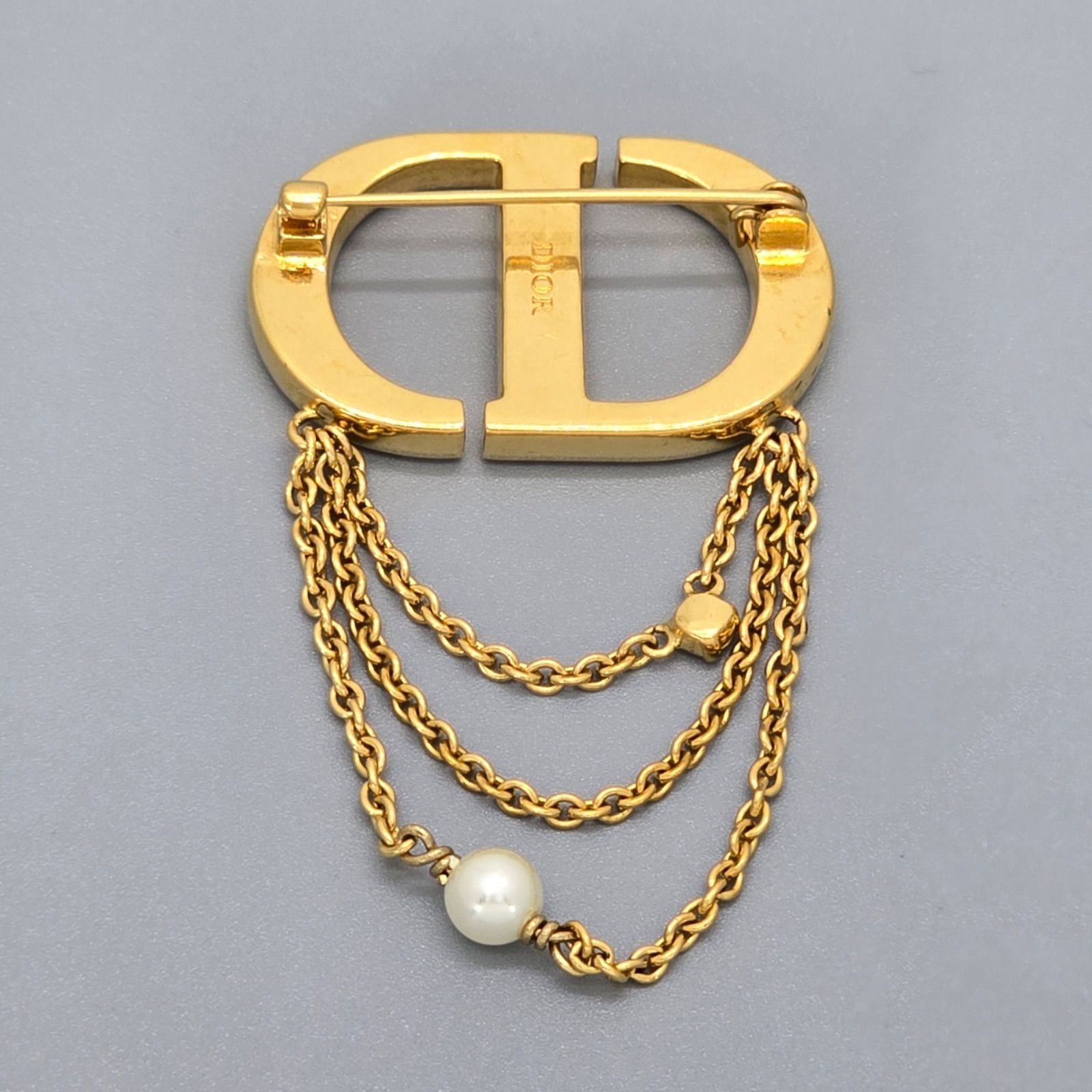 DIOR Petit CD Brooch 5.5 cm Crystal Resin Pearls Gold-tone Metal Drop Chain