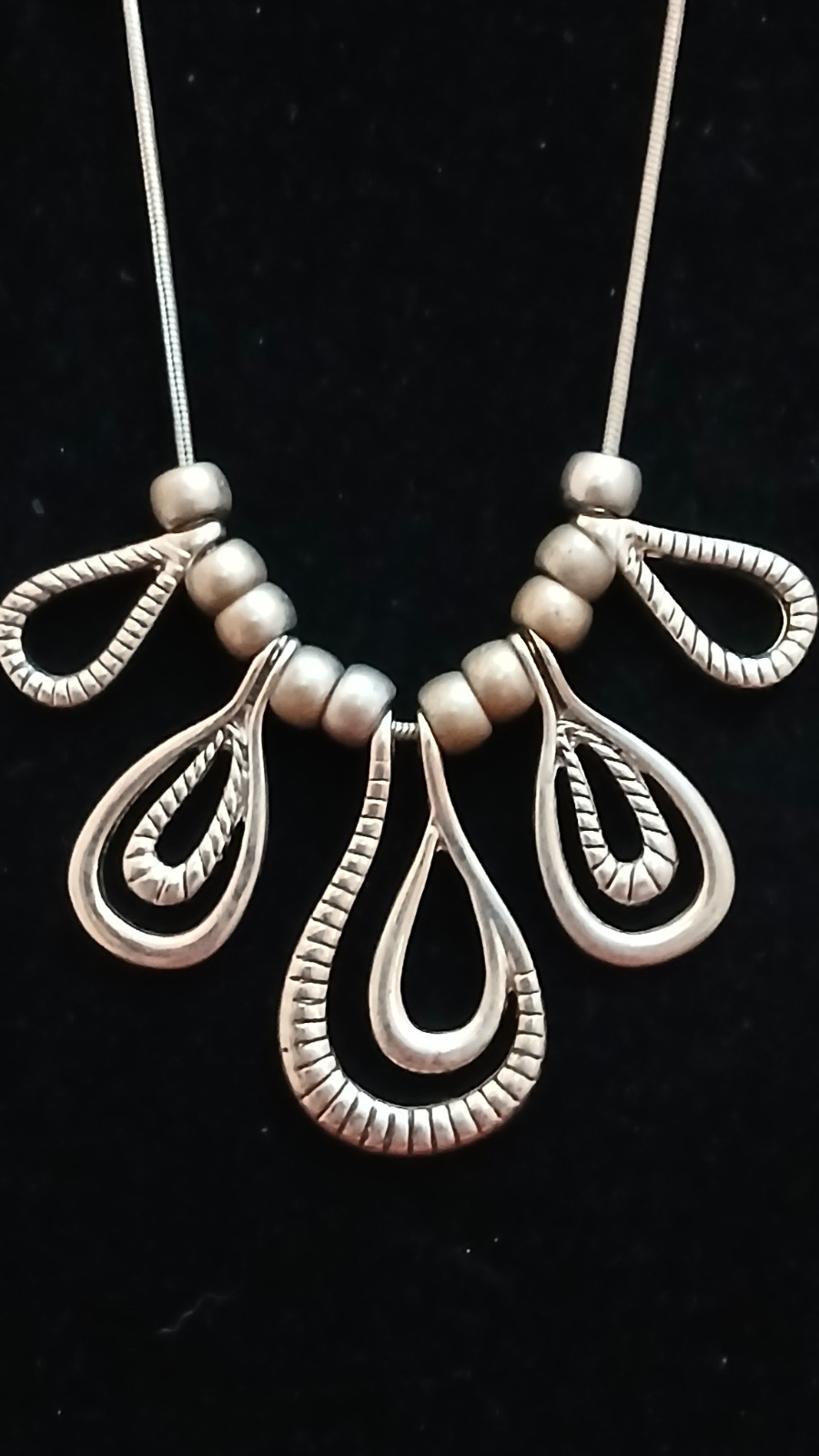 Vtg Metal Alloy 80s Teardrop Shaped Beaded Necklace With Adjustable Extension