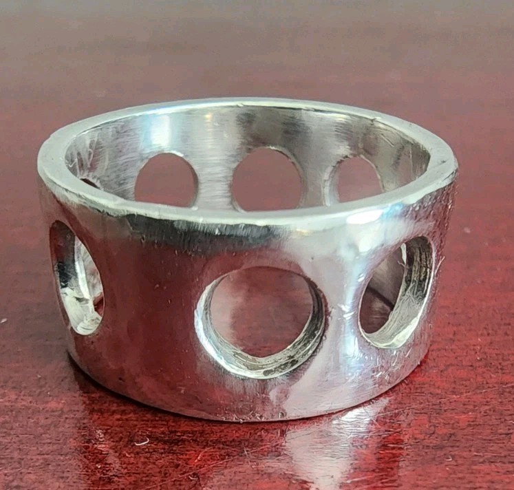 VINTAGE TV-50 925 STERLING SILVER BAND RING W/HOLES. SIZE 8.5. MADE IN MEXICO