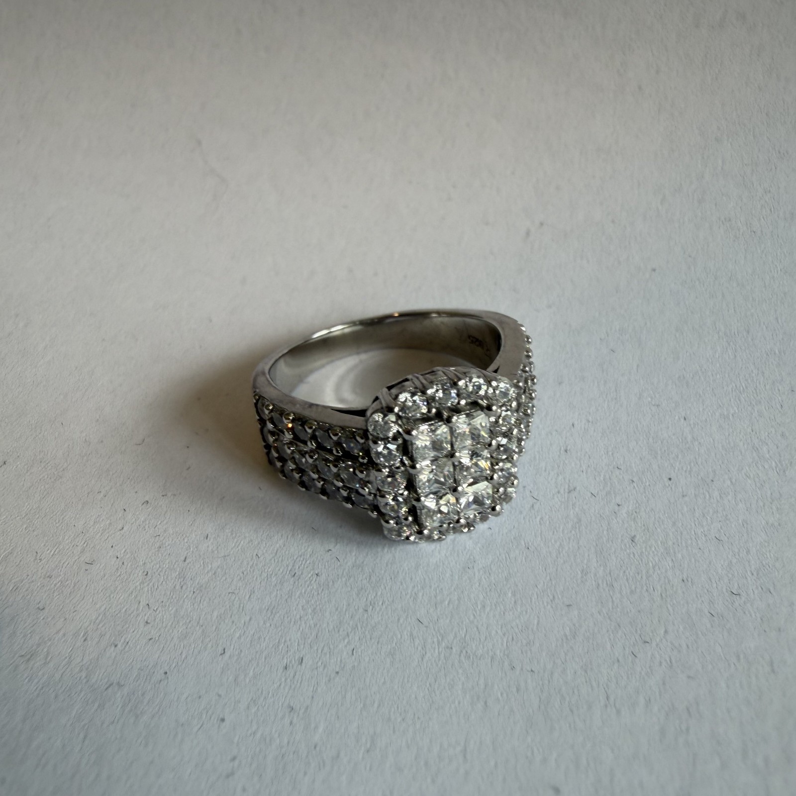 (NEW) Rhodium Over Sterling Silver 52-Stone White Diamond Simulant Ring Sz. 8.5