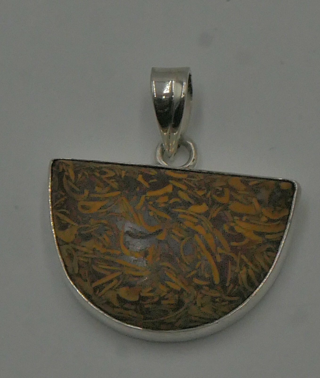 STERLING SILVER 925 PENDANT CHARM WITH WOOD DESIGN 9.4 GRAMS MINT