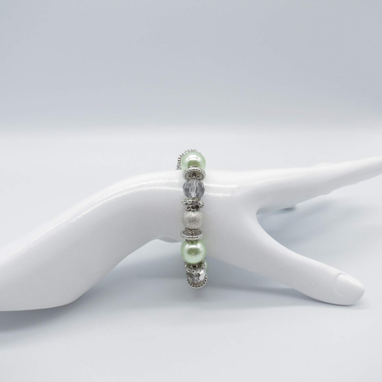 Green Pearlized Beads Stretch Bracelet Silver Tone Boho Everyday Wear 6.75″