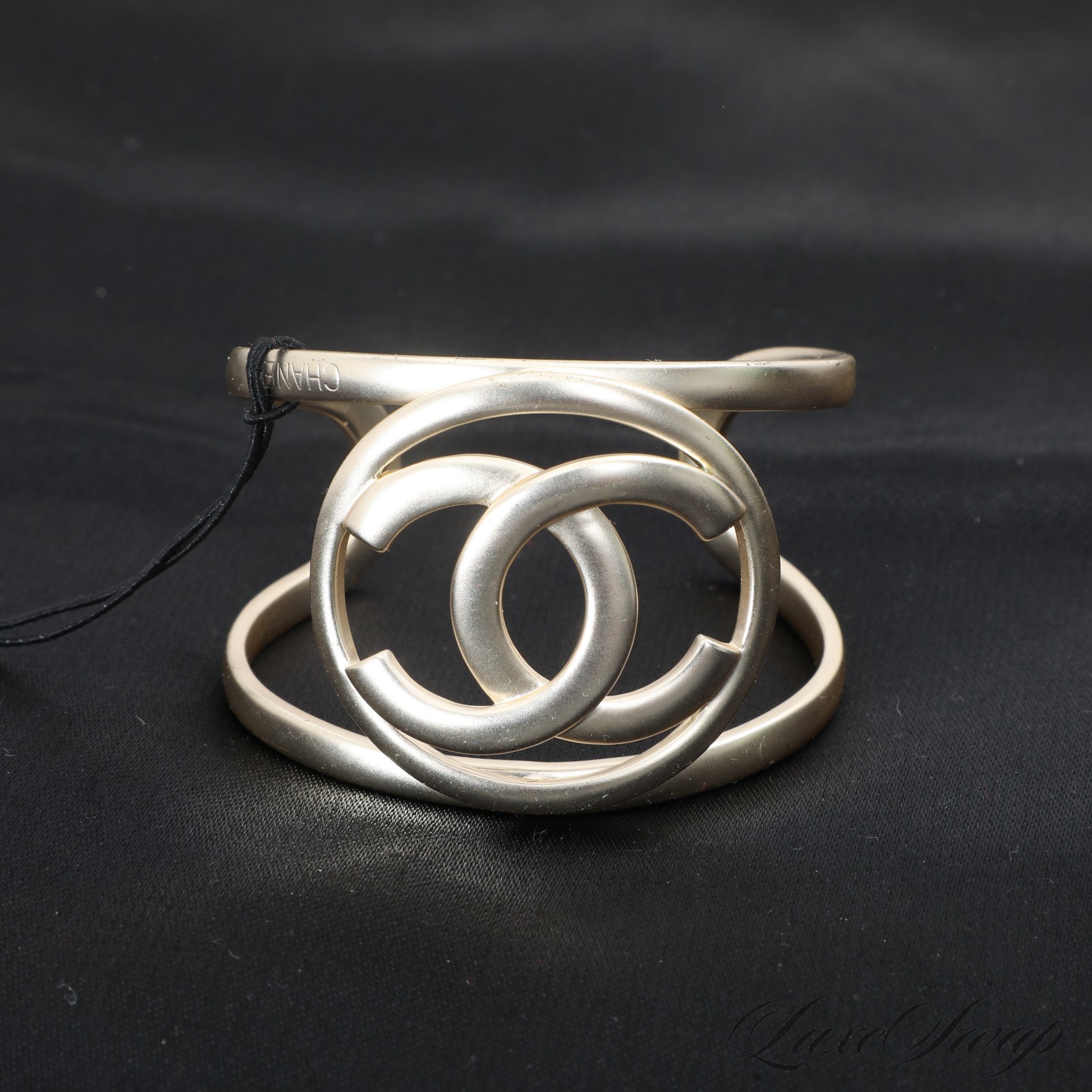 LNWOT Chanel Made in France 22A 2022 Light Matte Gold CC Cuff Metal Bracelet