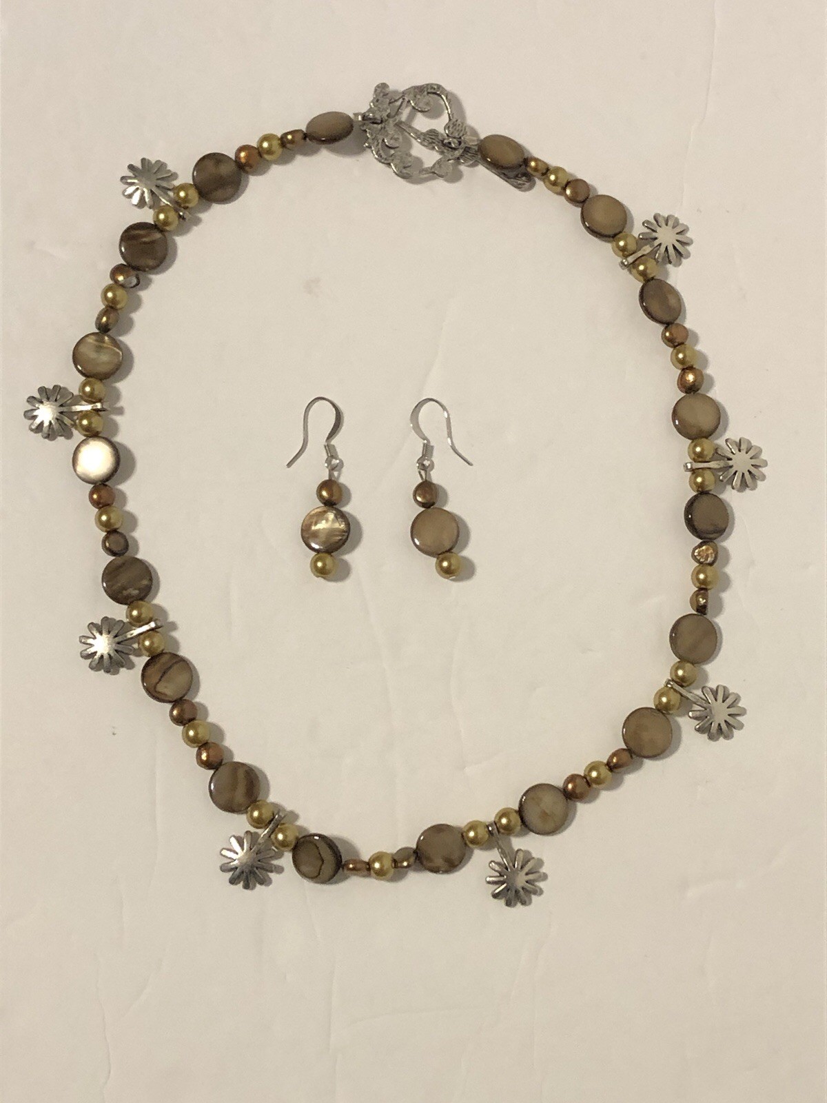 Boho Necklace & Earrings Set Stone Bead & Silver Tone Sunflowers & Clasp 16”