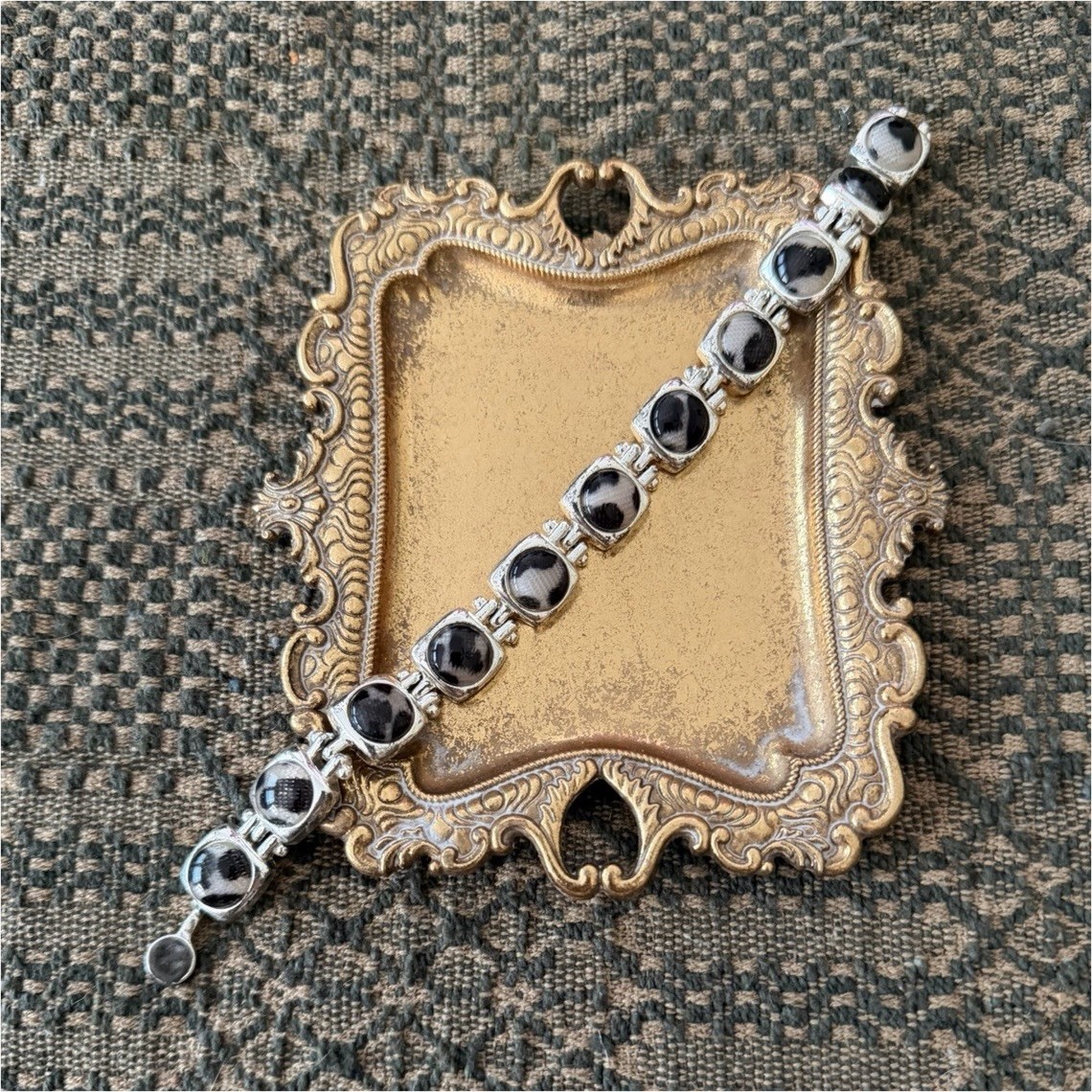 Vintage Silver Tone Metal Chain Link Bracelet with Lobster Clasp Closure