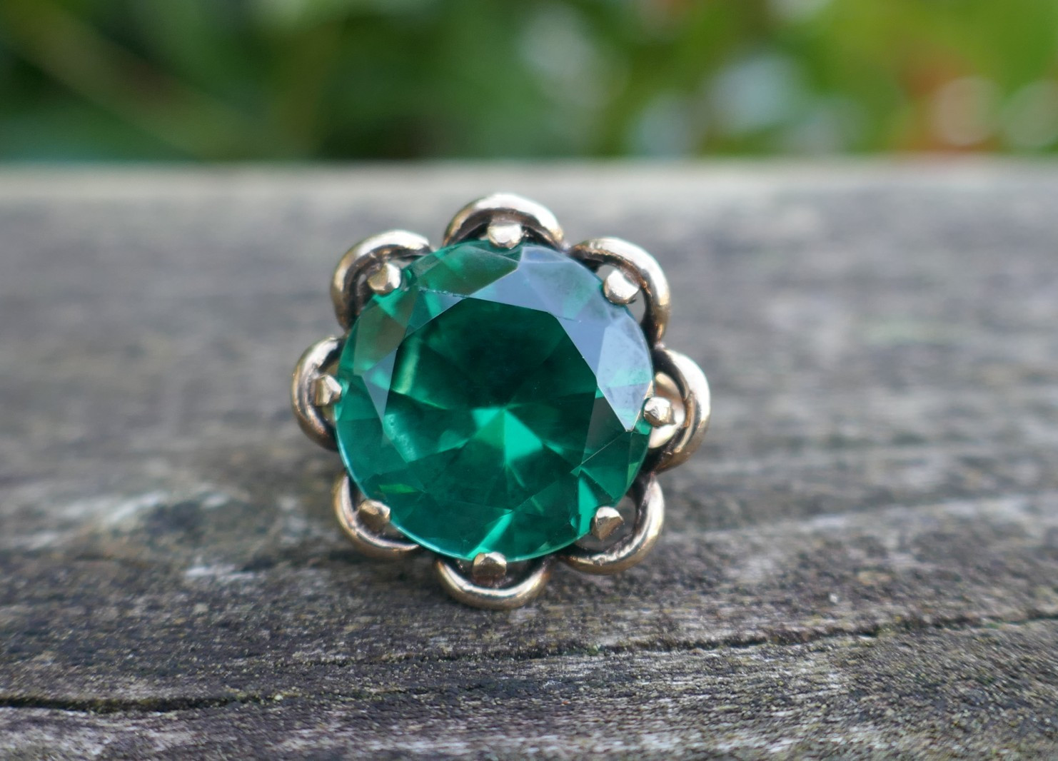 Vintage Ladies 10k Yellow Gold & Synthetic Green Spinel Ring – Size 4.5 / 9.1g.