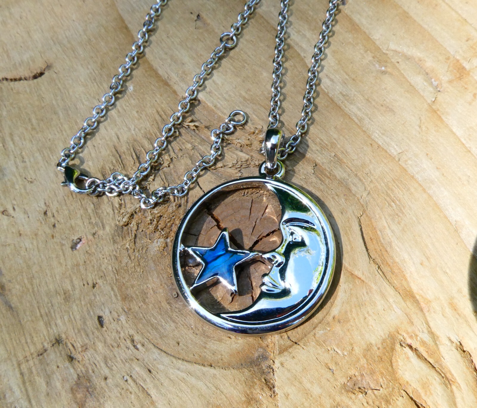 Large Man In The Moon Paua Shell Round Pendant 15/17″ Chain Necklace Tide Boxed