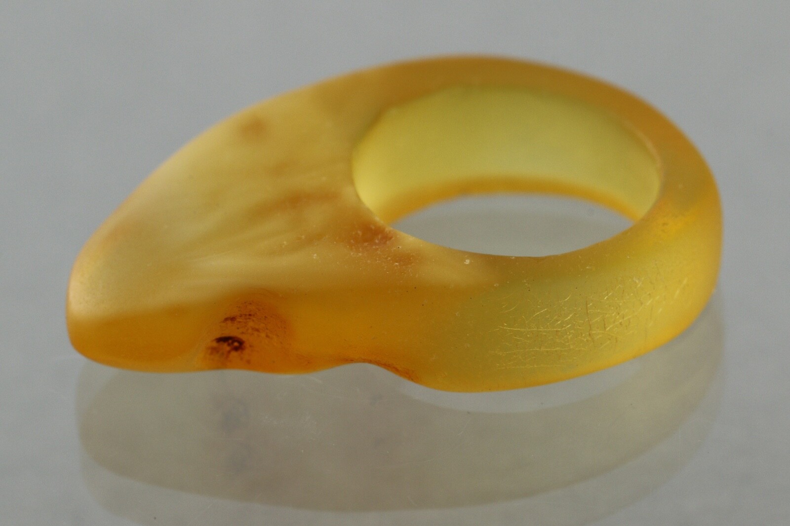 Genuine BALTIC Sea AMBER Solid Piece Carved RING 4.75 UNISEX 15.5mm 2.9g 40125-3