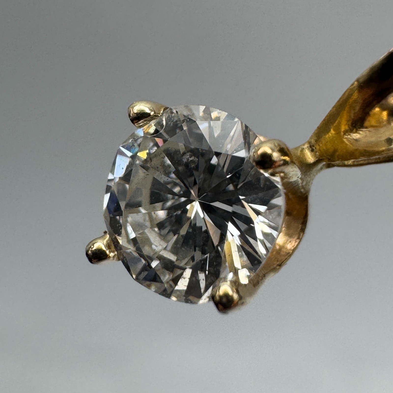 Solid 14k Gold with Diamond Pendant / 0.45 carat diamond / 11.4 mm tall / .46 g