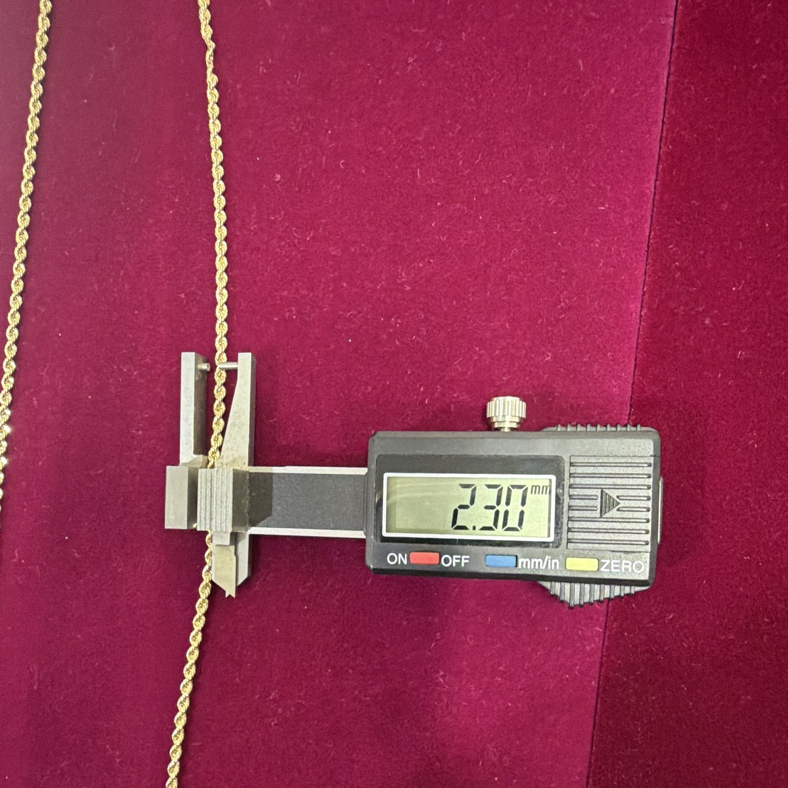 10K Gold Rope Chain Necklace, 24in, 2.30 mm, 3.7 Grams.