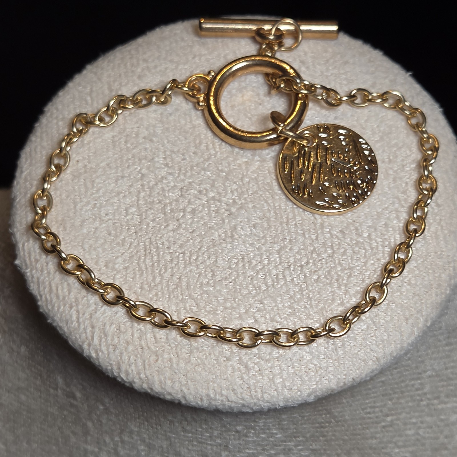 Elegant Gold-tone Bracelet With Toggle Clasp And Engraved Charm Accent