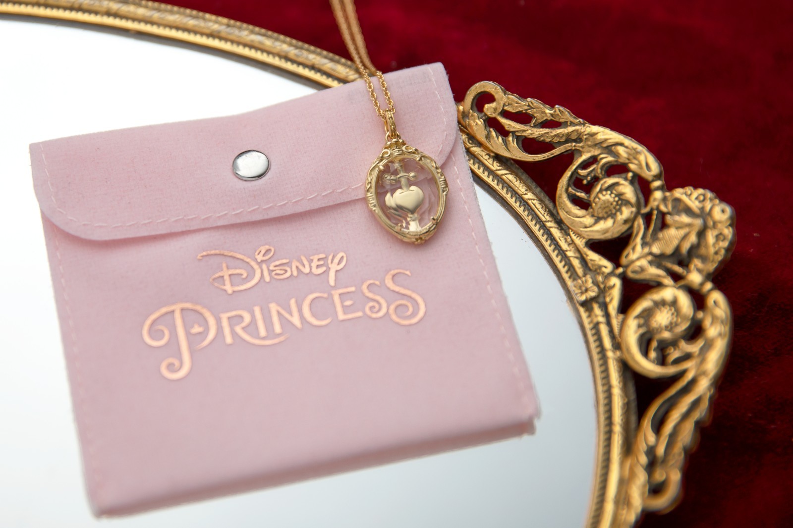 Disney X RockLove NEW ‘Snow White’ Dagger Heart Intaglio Pendant Necklace Gold