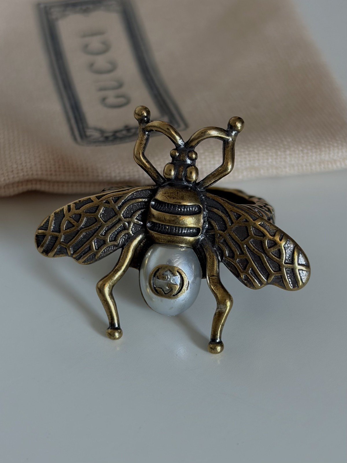 Gucci Vintage Signature Bee Ring Gold Tone Faux Pearl US 7 Italy