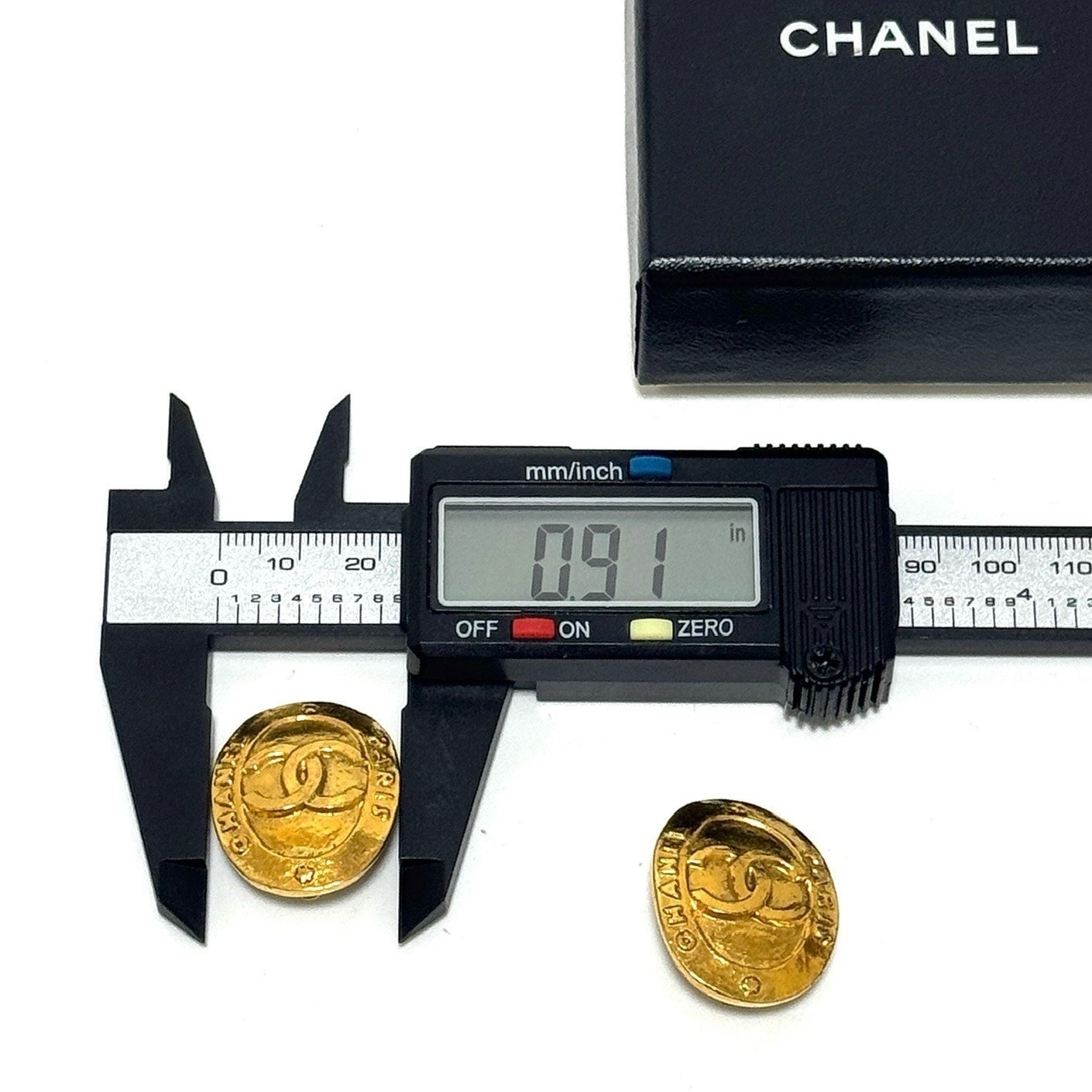 CHANEL 28/2842 Coco Mark CC Logo Earrings Gold Oval Vintage Authentic JAPAN