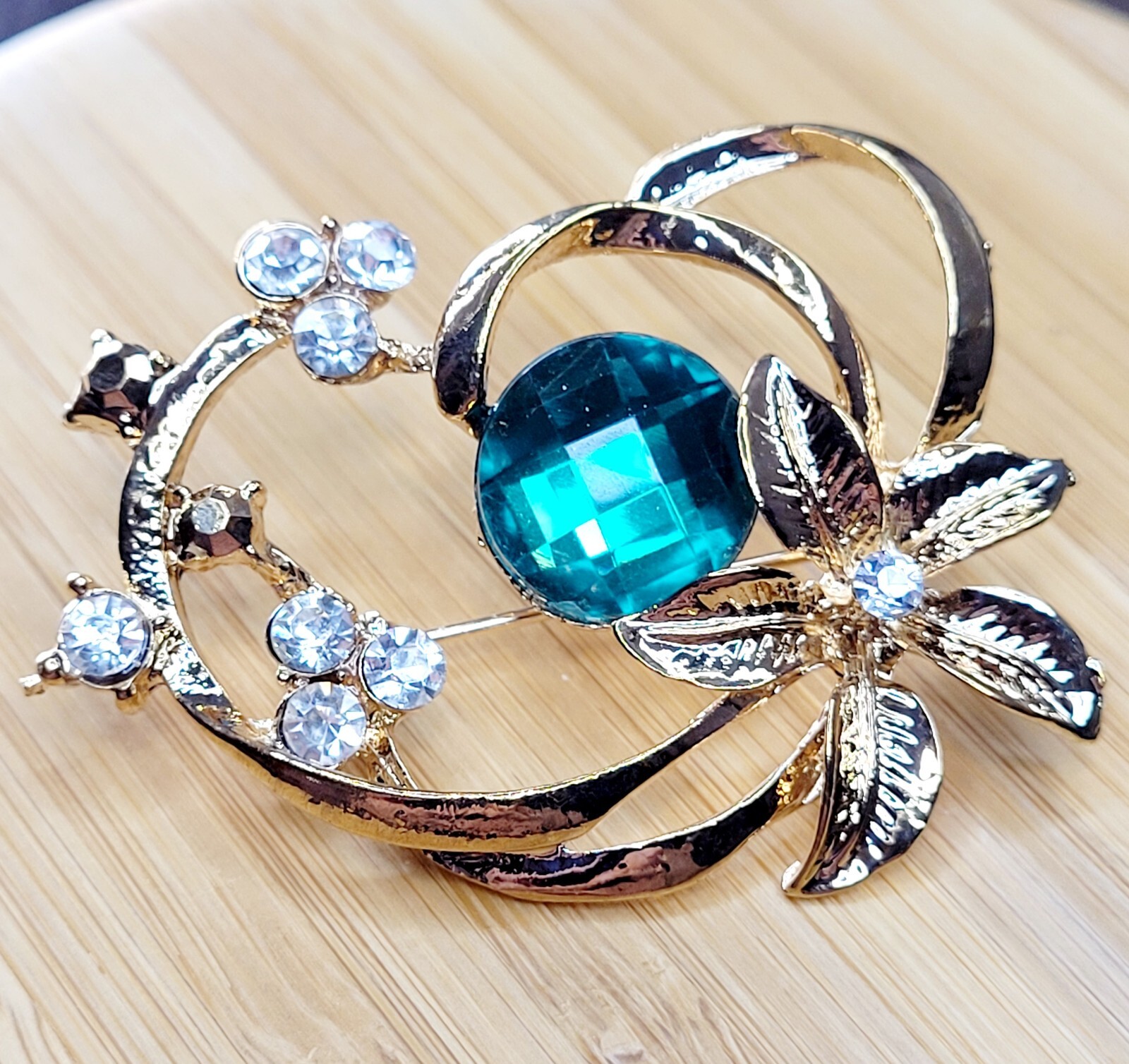 Vintage Flower Green Brooch Bow Handmade, Gift bag Included, BRAND NEW
