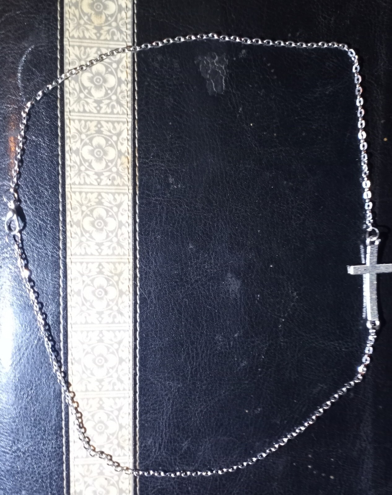 SIDEWAYS CROSS CRUCIFIX NECKLACE CHAIN FREE JEWELRY BOX