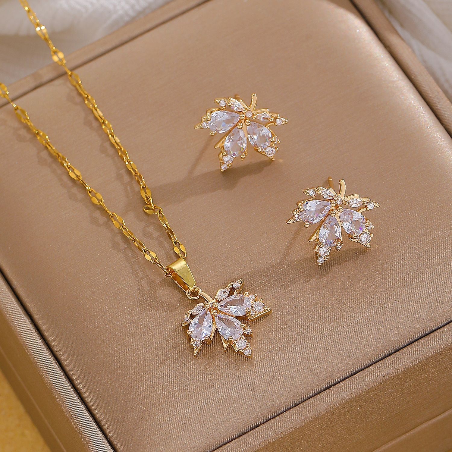 Maple Leaf Necklace Gold Plated Cubic Zirconia Copper Alloy Pendant Elegant