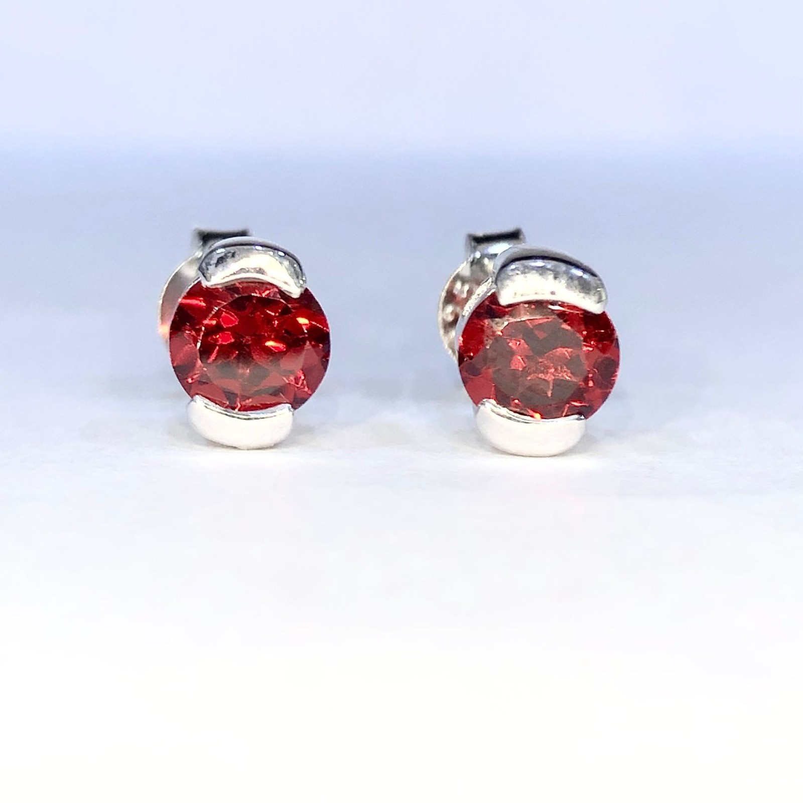 925 Sterling silver Earing Round Garnet 6.50 MM Natural gemstone Jewelry.