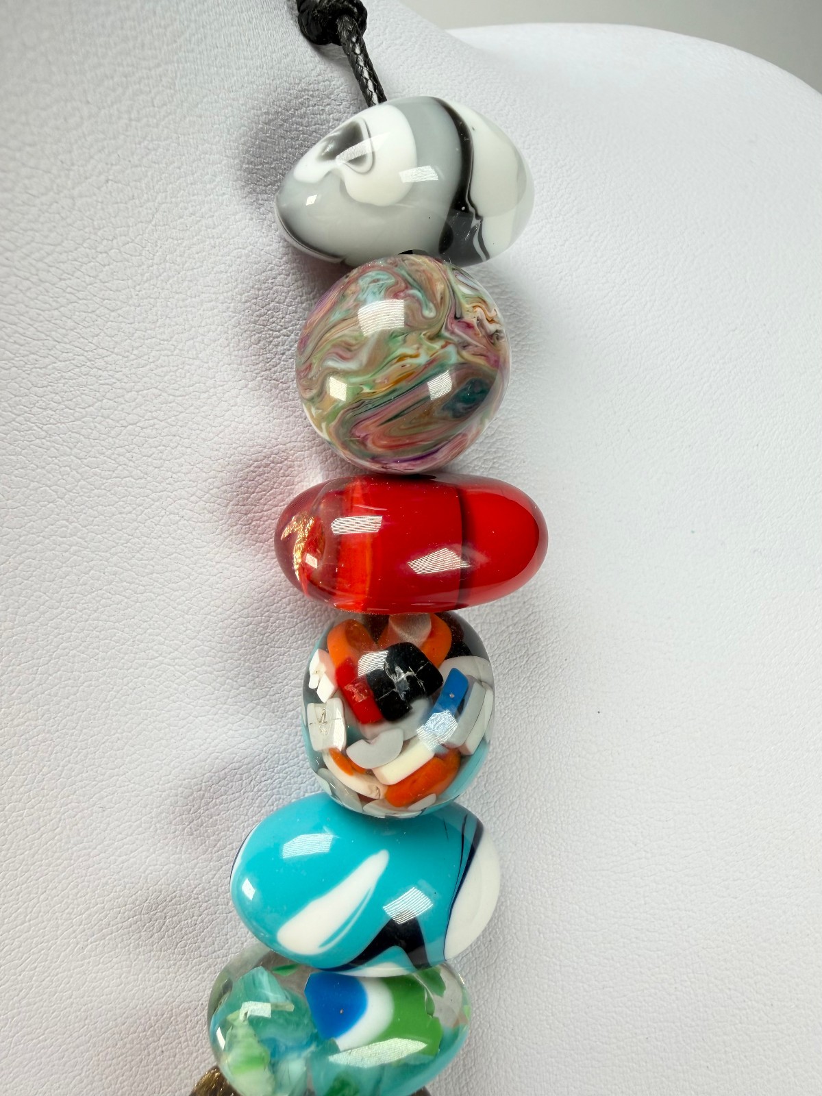 Sobral – Multi-Colour “Pebbles” Studio Creation Resin Necklace ( 000000 )