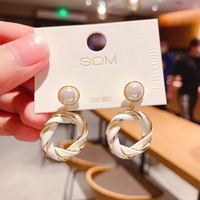 Temperament Fried Dough Twists circle ladies earrings fashionable and versatile
