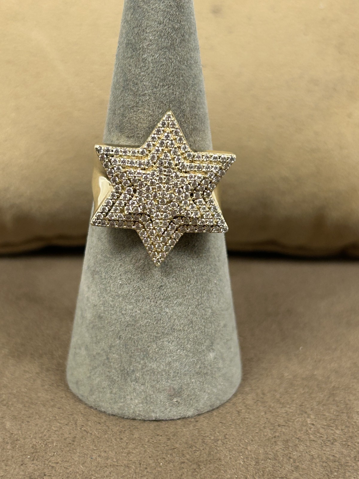 SPARKLY 10K YELLOW GOLD CZ STAR SHAPE RING SIZE 9.25