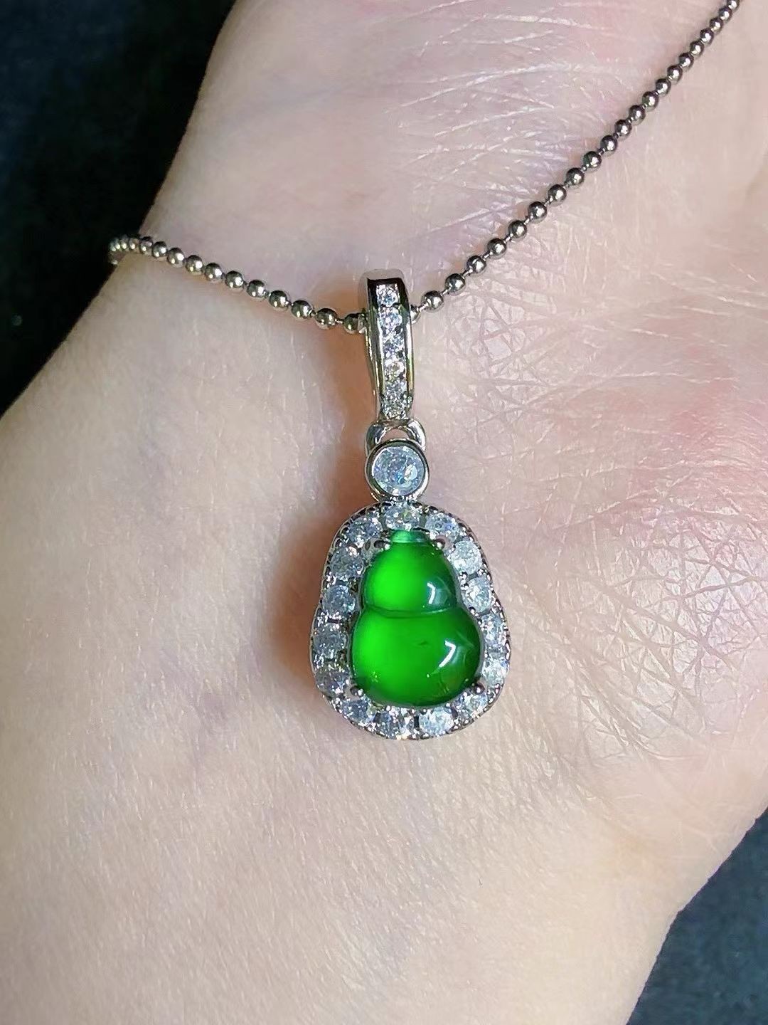 100% Natural green jadeite gourd pendant