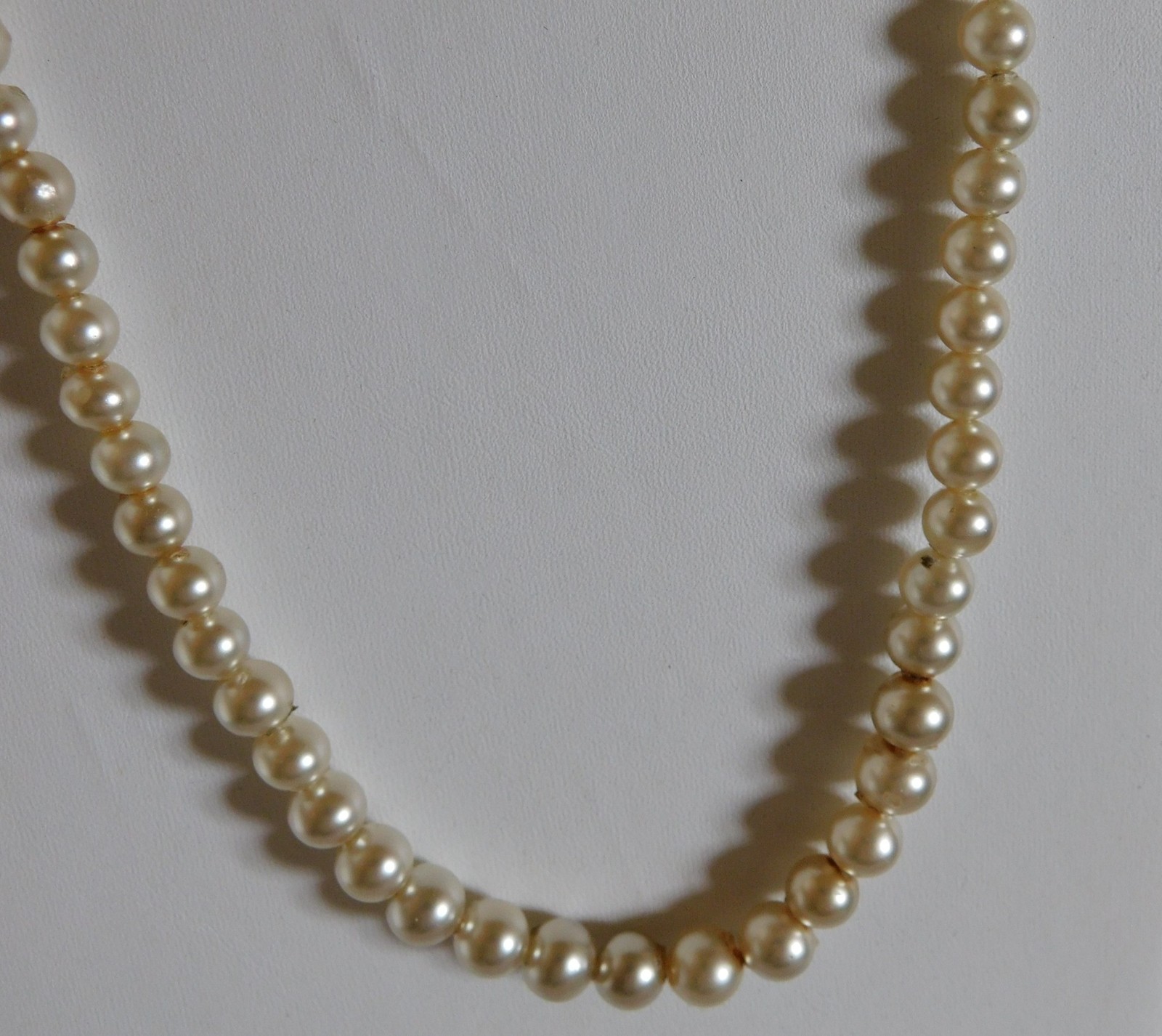 Faux Pearl Beaded Necklace – Beige Off White Graduated Bead 20″ (#N517)