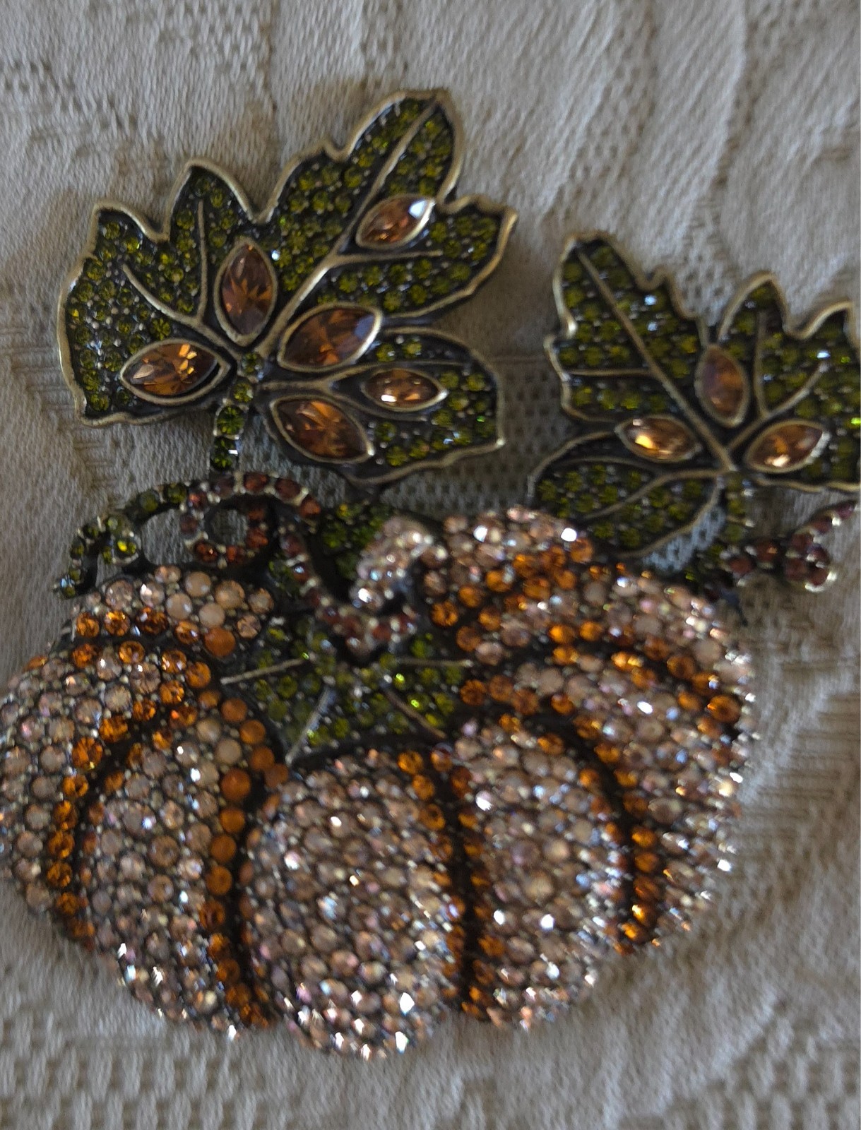 Lot 4 Heidi Daus brooch pin Flower Bloom Feather Pinecone Pumpkin