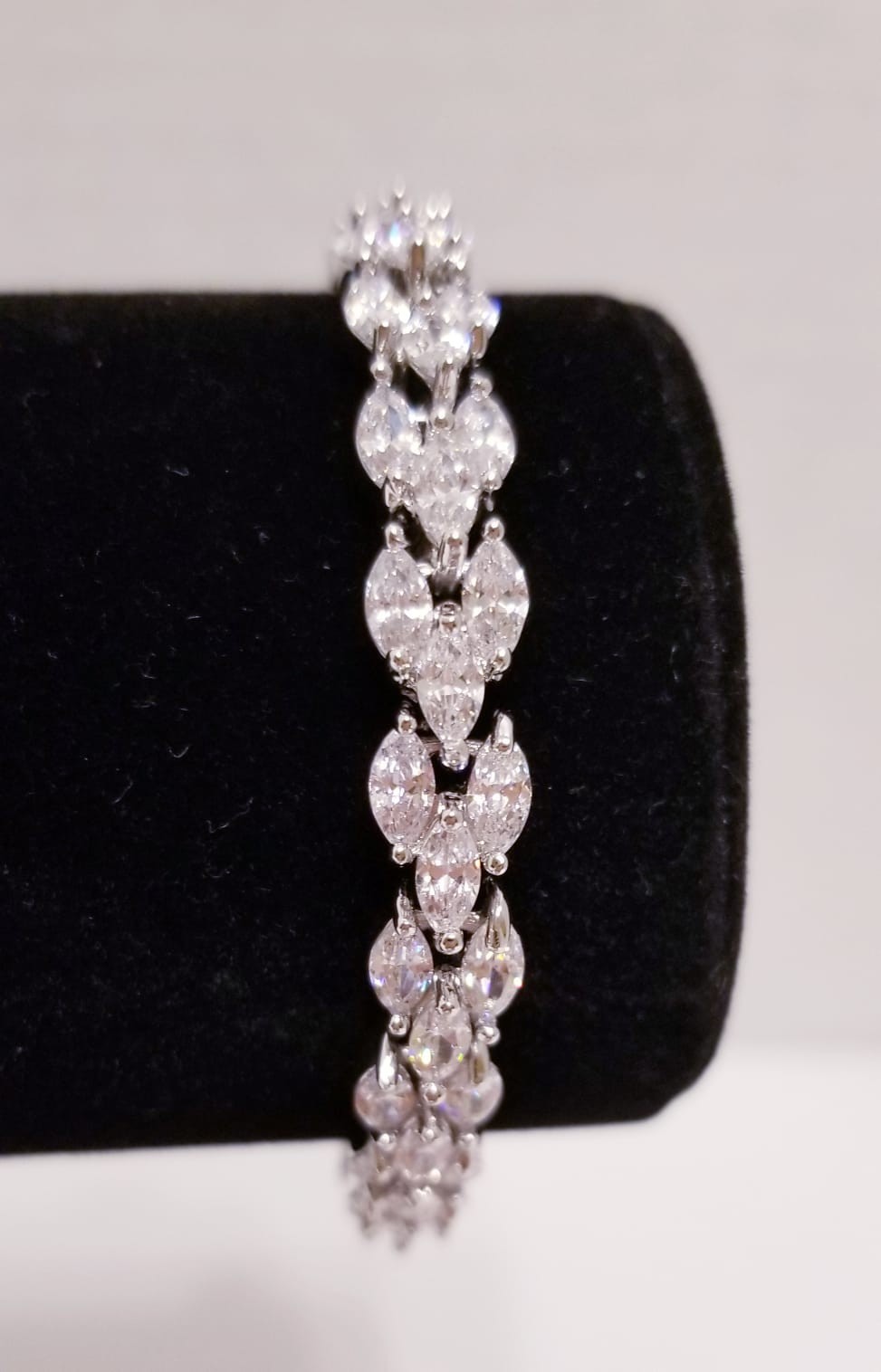 Bracelet, leaf white gold plated ‘ZIRCON’ gemstone 316L, 7.3 inch length.