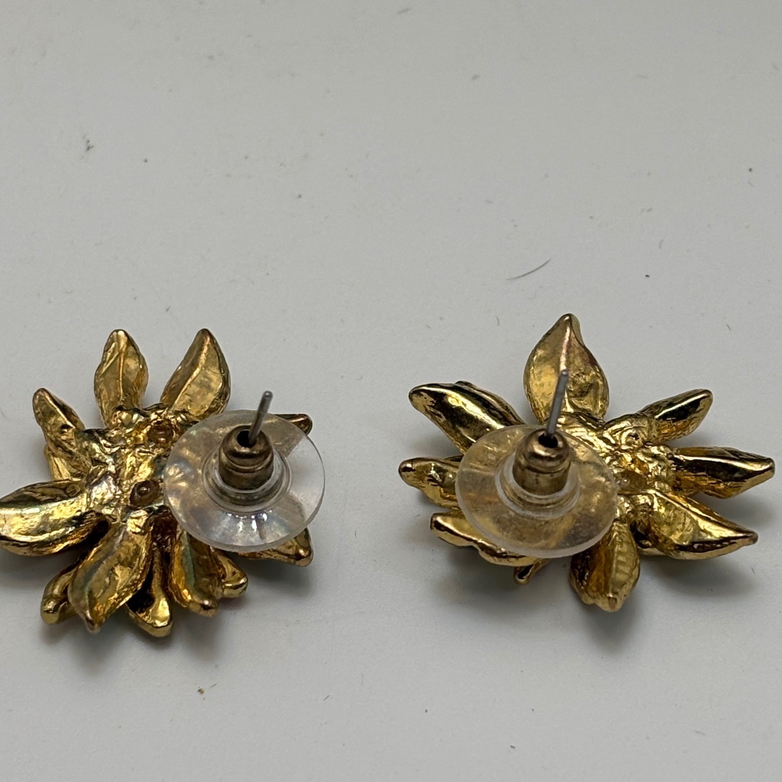 Red Green Enamel Poinsettia Stud Earrings Gold Tone Holiday Christmas Floral
