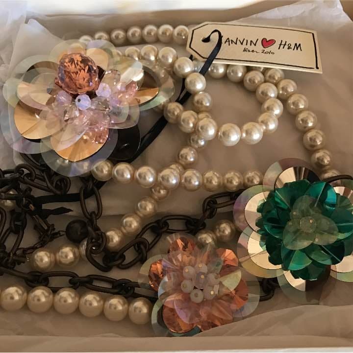 H&M × LANVIN Long Faux Pearl Chain Necklace Flowers NEW w/Box