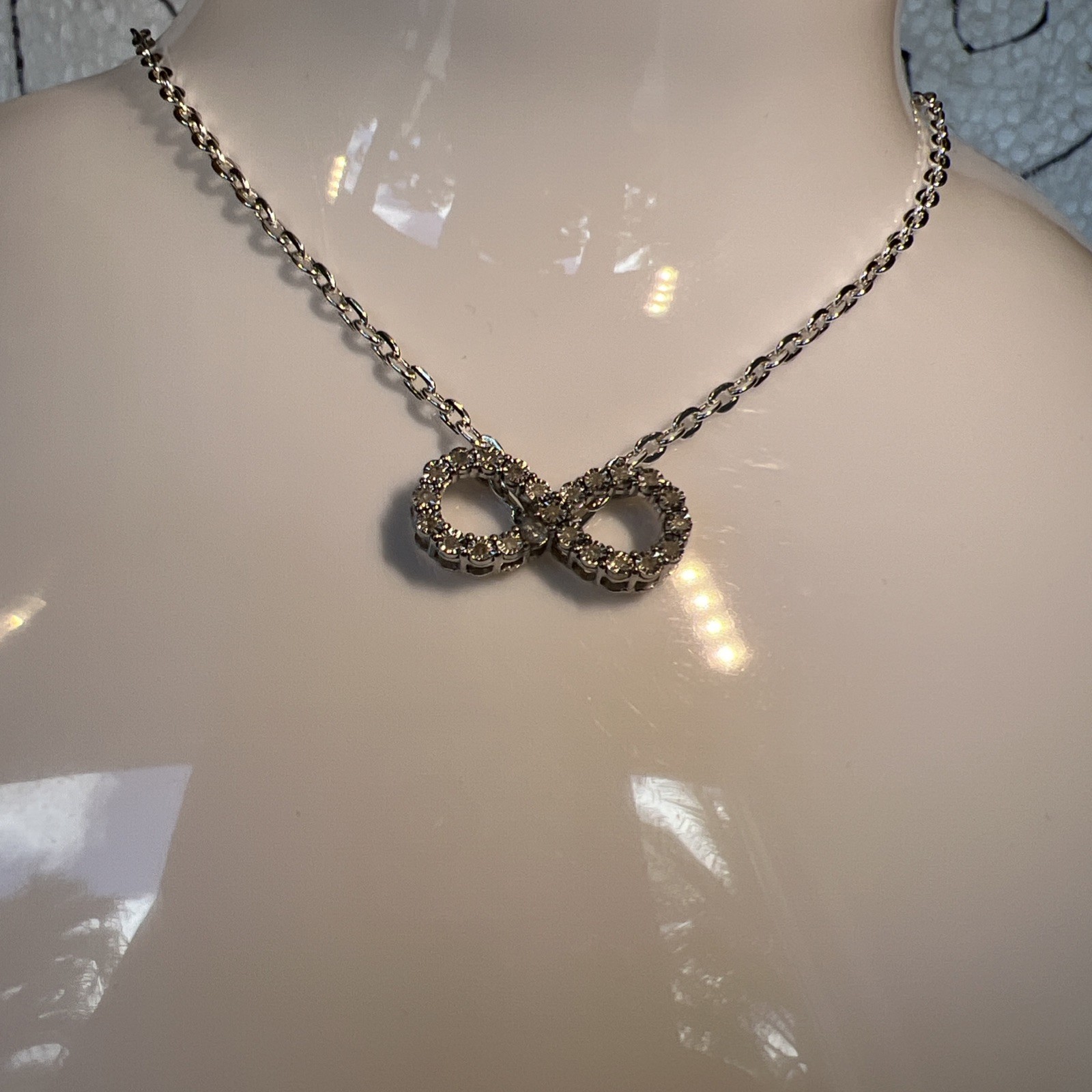 Brilliant Infinity Necklace With silver Chain, new without tags, see photos