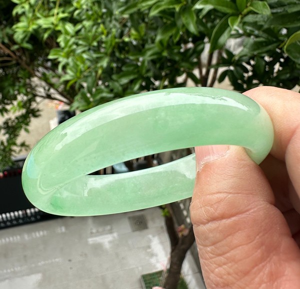 Grade A Natural Green Jadeite Bangle Icy Vivid Green Fine Jewelry Bracelet 56mm