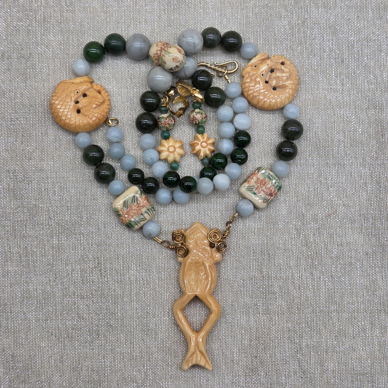 Carved Frog/Lizard/Alligator Reversible Jade/Agate Stone Necklace & Earrings