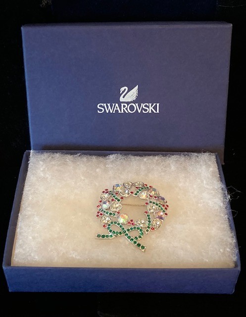 Swarovski Retired 2007 Christmas Wreath Brooch Pin (plus free gift)
