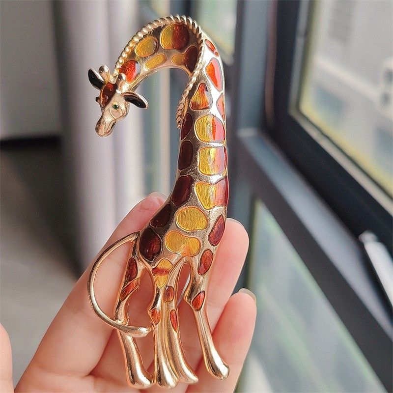 2pcs Fashion Cartoon Alloy Enamel Animal Accessories Giraffe Pin Brooch