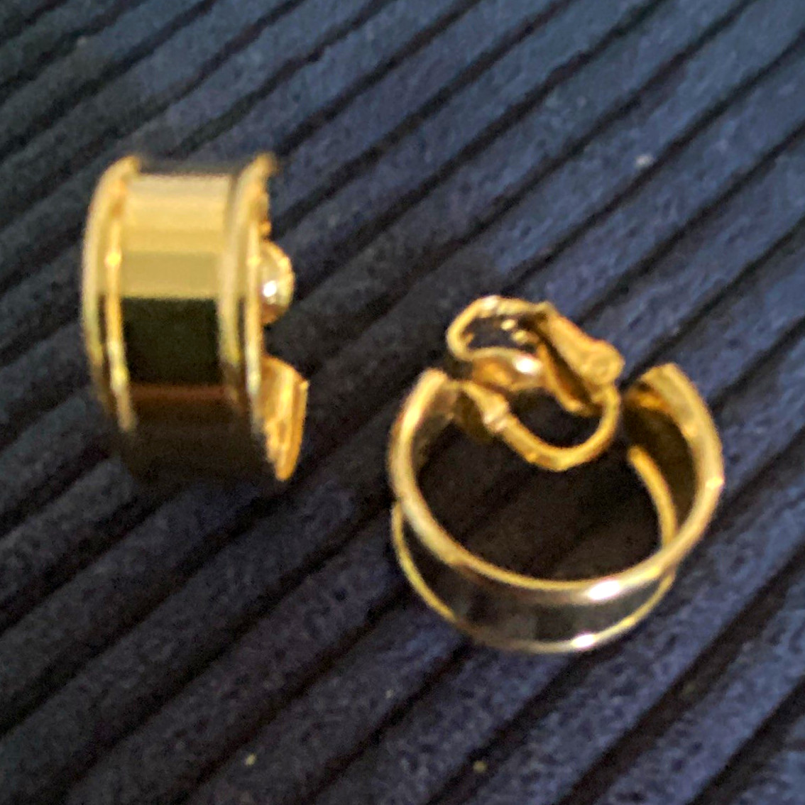 Gold Tone Clip-On Hoop Earrings Round Metal No Stone Lobe Ear Area