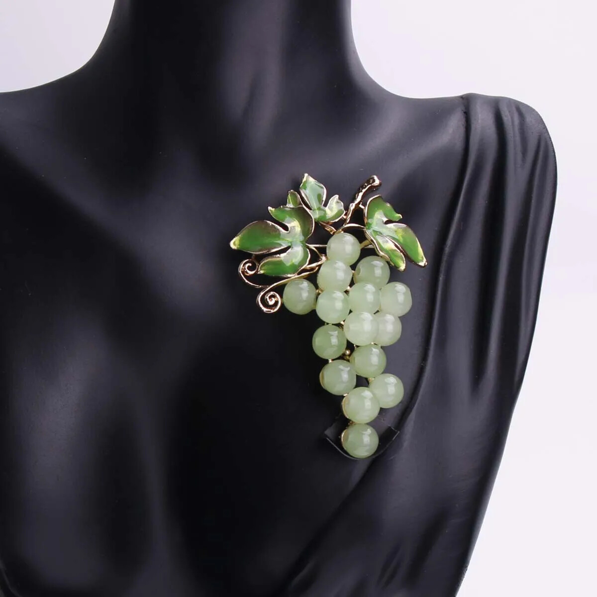 Luxury Glass Grape Brooch Pin Fruit Collar Badge Chic Plant Corsage for Women