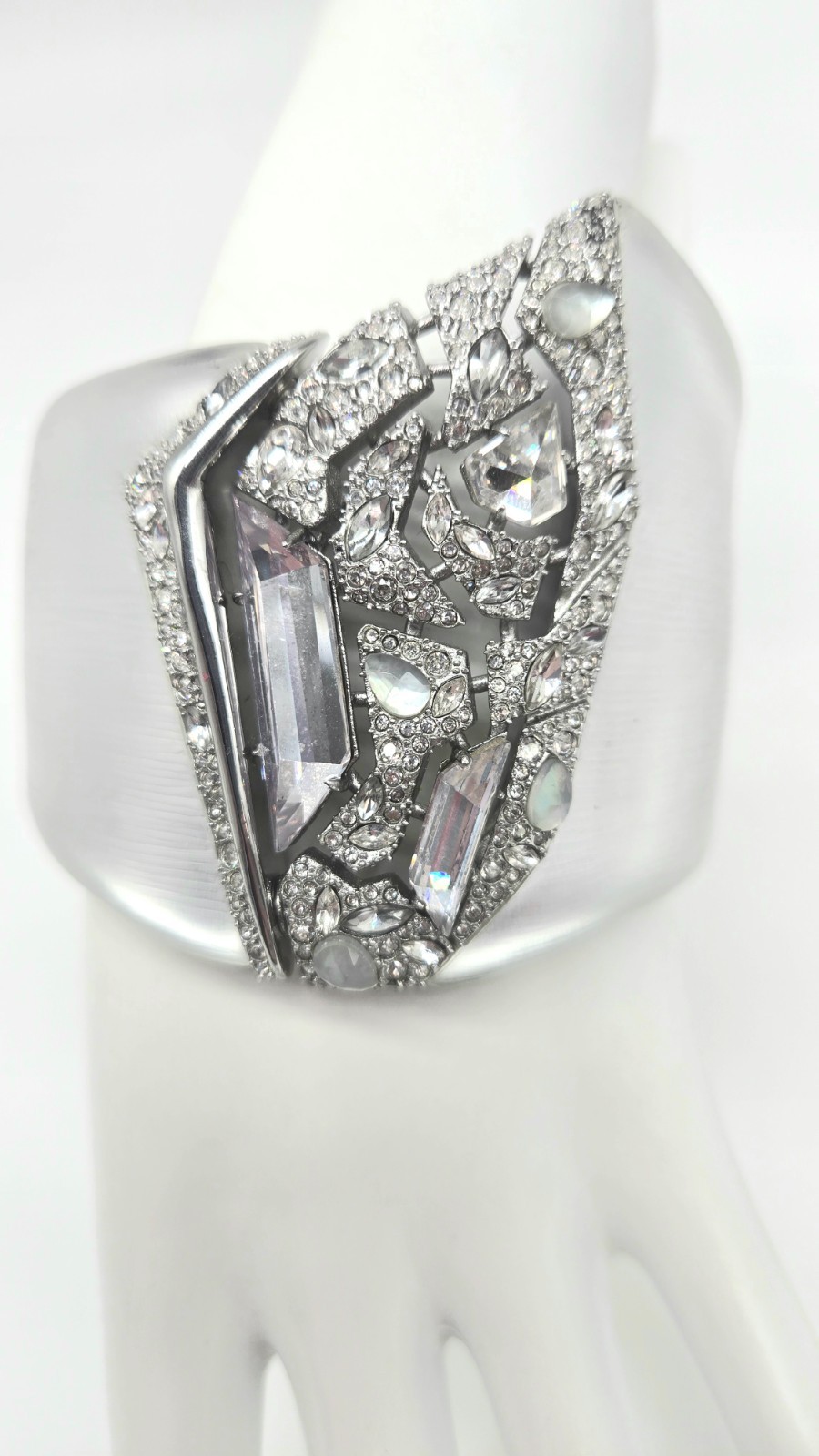 Alexis Bittar Architectural Crystal Lucite Hinged Cuff – Collector Statement