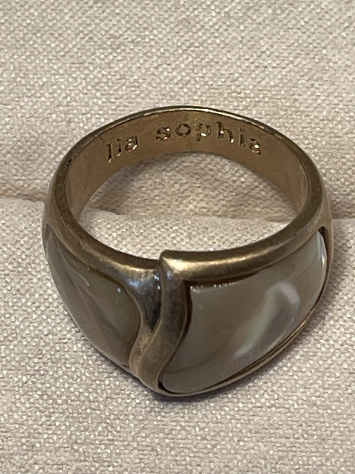 Lia Sophia Retired Sunbeam Mother of Pearl inlay Gold-Tone Band Size 8
